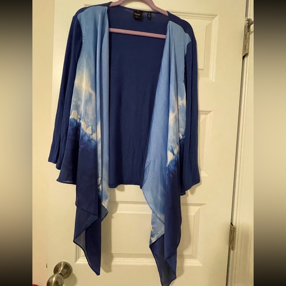 Rafaela Large Shawl W/sleeves, front handkerchief hem  Polyester & Spandex, Sz L - Picture 6 of 9